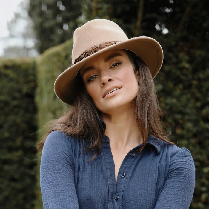 (Hicks & Brown) Suffolk Fedora Pheasant Wrap - Camel (Women's)