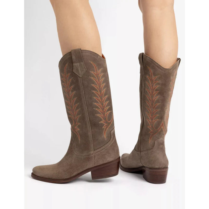 (Penelope Chilvers) Goldie Embroidered Cowboy Boot (Women's)