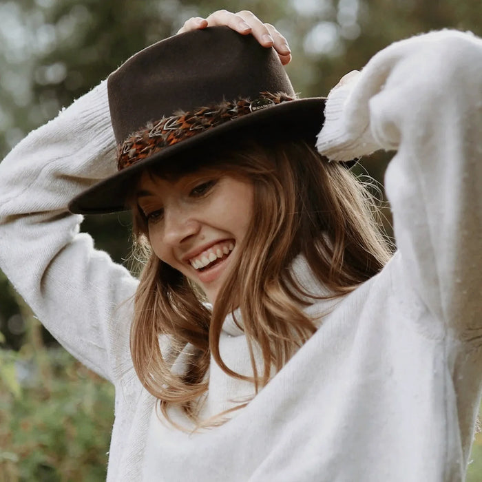 (Hicks & Brown) Suffolk Fedora Pheasant Wrap - Dark Brown (Women's)